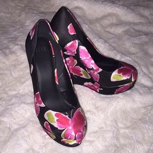 Elle flower wedges